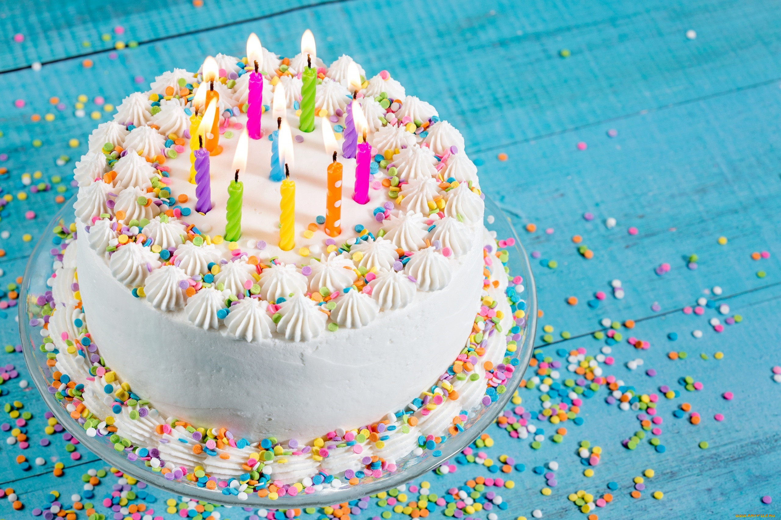 Видео торт свечи. Тортик с днем рождения. Красивые тортики на день рождения. Торт со свечками. Свечи для торта.